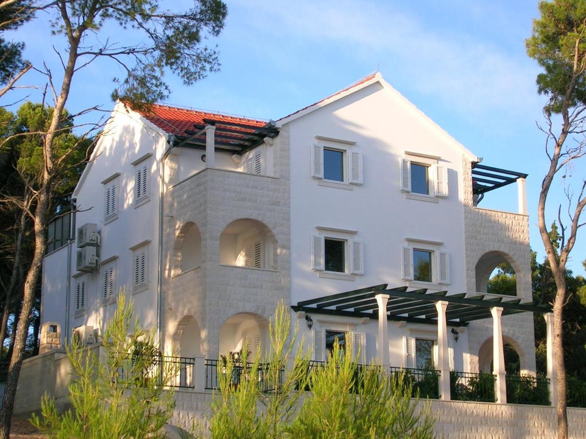 Apartments Villa La Riva - Seafront Accommodation Sutivan Eksteriør billede