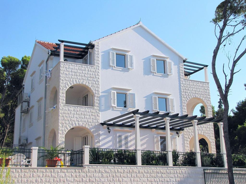 Apartments Villa La Riva - Seafront Accommodation Sutivan Værelse billede