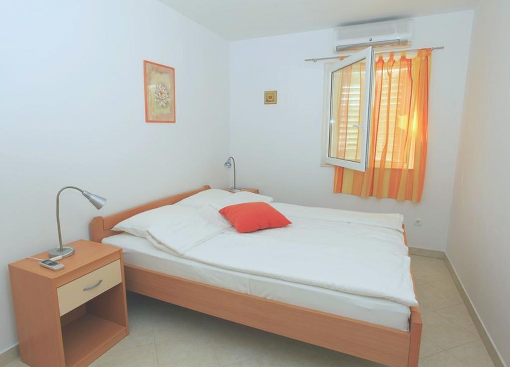 Apartments Villa La Riva - Seafront Accommodation Sutivan Værelse billede